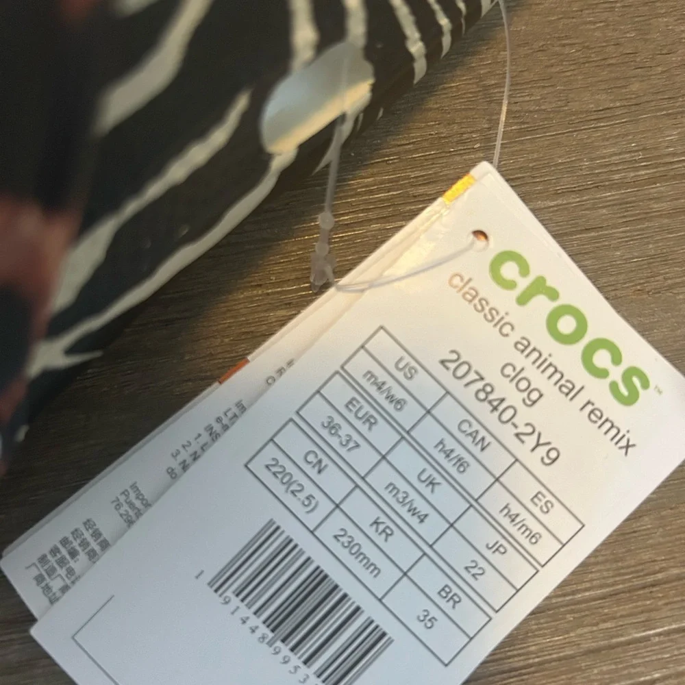 CROCS Animal Print Clog. Women’s Size 6 - Picture 5 of 5